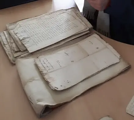 Archive municipale dans la salle de lecture